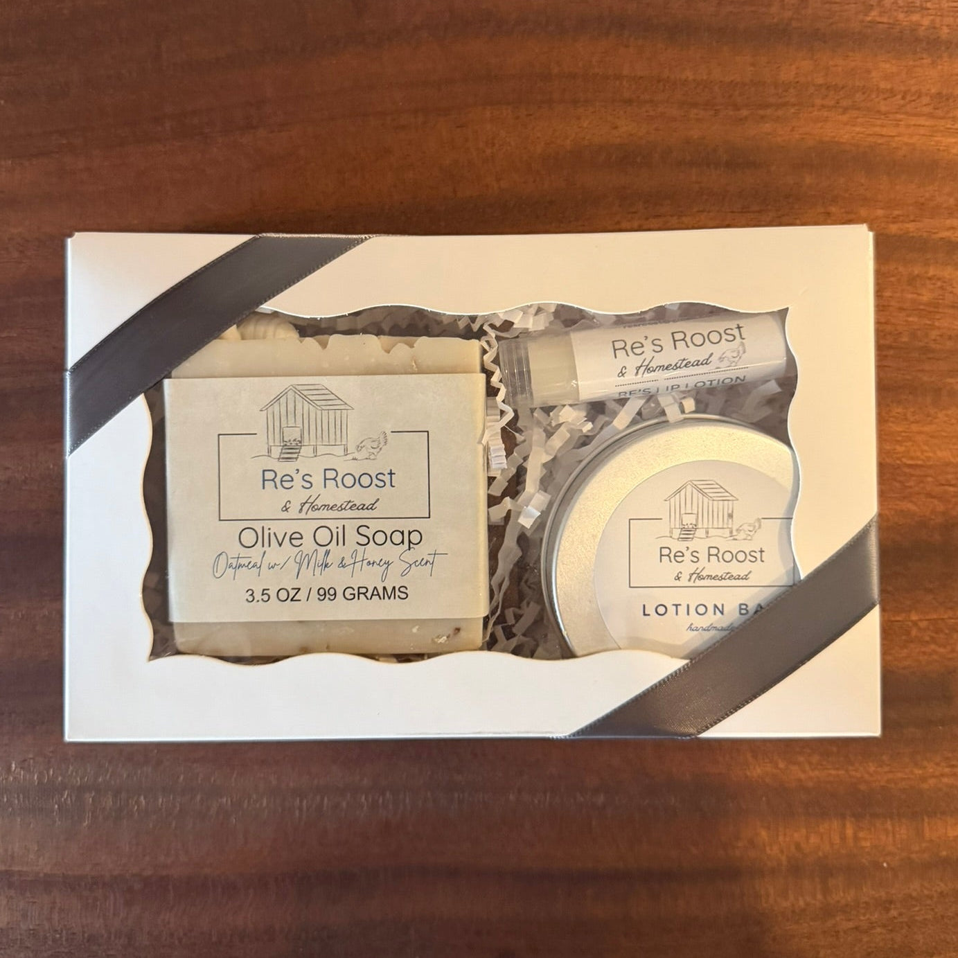 Set with Olive oil soap, soap rest, lotion bar and lip lotion in a box with clear front